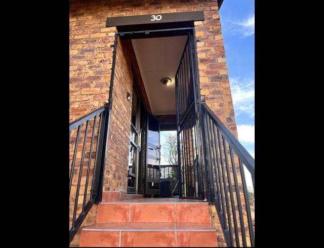 3 BEDROOM TOWNHOUSE FOR SALE IN CLARINA